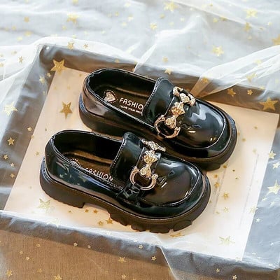Gyerekcipők lányoknak 2022 tavaszi és őszi új divatos puha hercegnős Lolita stílusú mokaszin cipők fémcsatos klasszikus