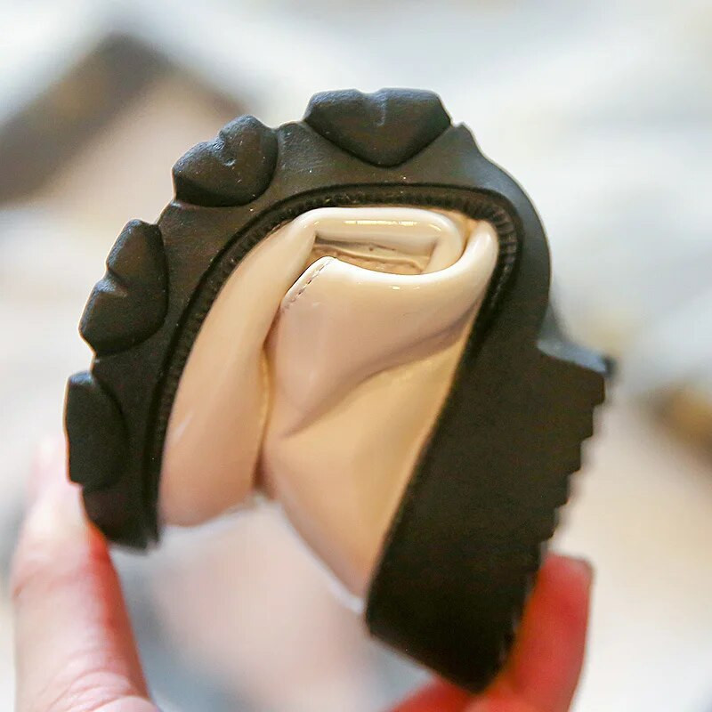 Gyerekcipők lányoknak 2022 tavaszi és őszi új divatos puha hercegnős Lolita stílusú mokaszin cipők fémcsatos klasszikus