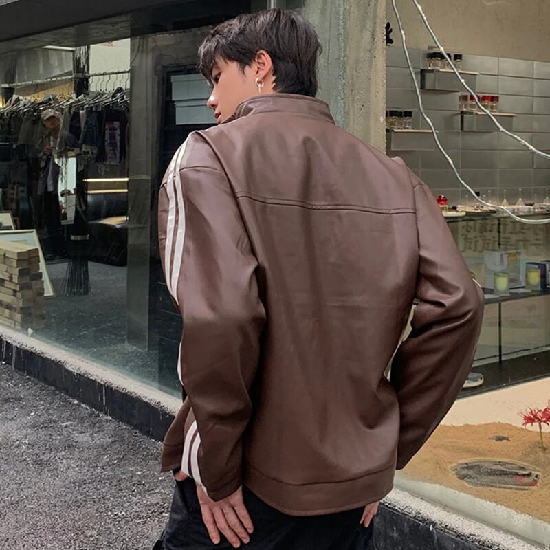 Jachetă din piele PU cu dungi IEFB, pentru bărbați, stil american, guler răsturnat, culoare solidă, haină scurtă pentru bărbați, buzunare cu fermoar Nou șic 9C4095