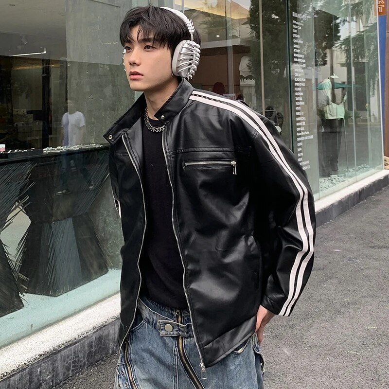 Jachetă din piele PU cu dungi IEFB, pentru bărbați, stil american, guler răsturnat, culoare solidă, haină scurtă pentru bărbați, buzunare cu fermoar Nou șic 9C4095