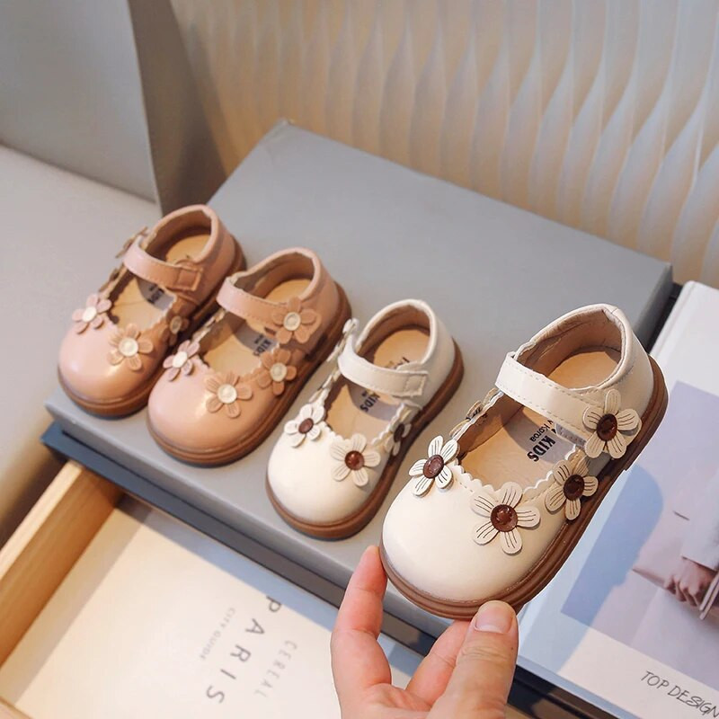 Dječja modna kožna obuća Drop dostava Cvijeće u skladu s bojama Slatke djevojke Plitke mokasine na kuku i petlju Dječje cipele 2023. Ravne