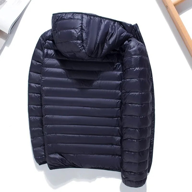 Lagana muška puhasta jakna, kratka muška jesen/zima 2024. Novi trendi brend, muška ležerna topla bijela jakna s pačjim puhom