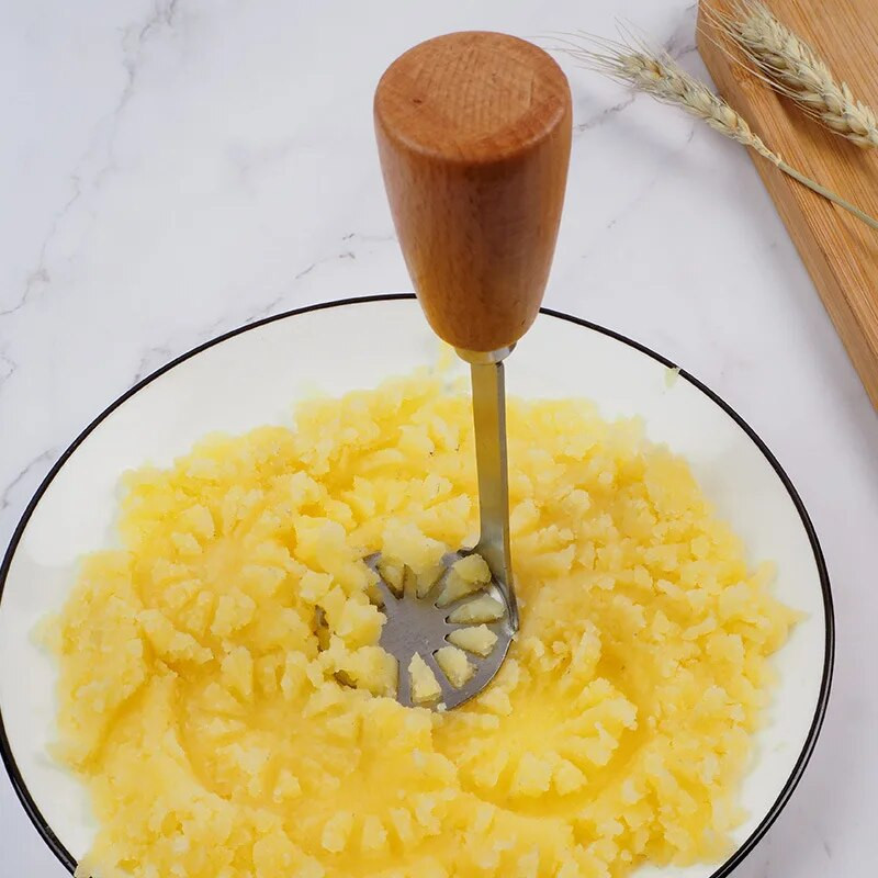 Tvirtas nerūdijančio plieno bulvių grūstuvės virtuvės įrankis Maisto smulkintuvas su medinėmis rankenomis virtuvės įtaisais