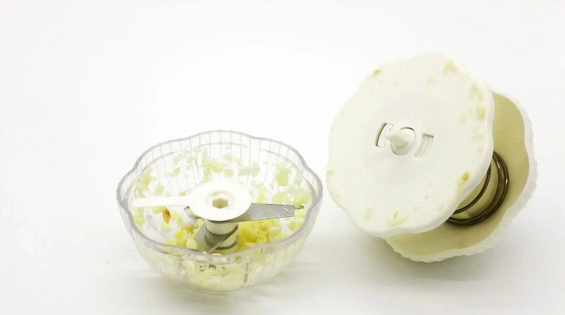 1PC Instrument de bucătărie Presă de usturoi Concasor Tocător Tăiător Cutter Măcinat usturoi Presă manuală Răzătoare fără atingere Gadgets de bucătărie