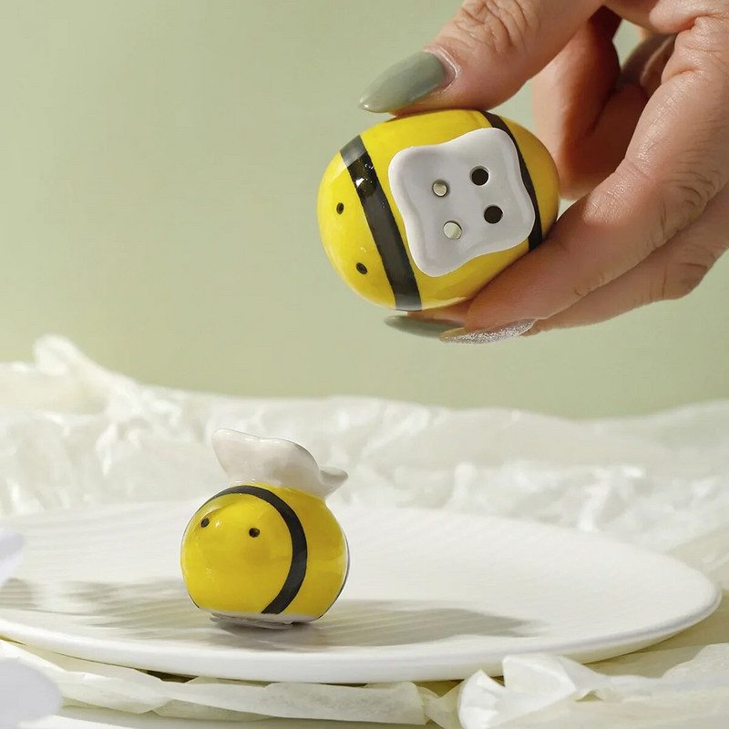 Mieli bičių keraminiai prieskonių buteliukai 2 vnt virtuvės pipirų druskos prieskonių miltelių buteliuko laikymo vestuvėms dovanoms rankdarbiams prieskonių indelių rinkinys