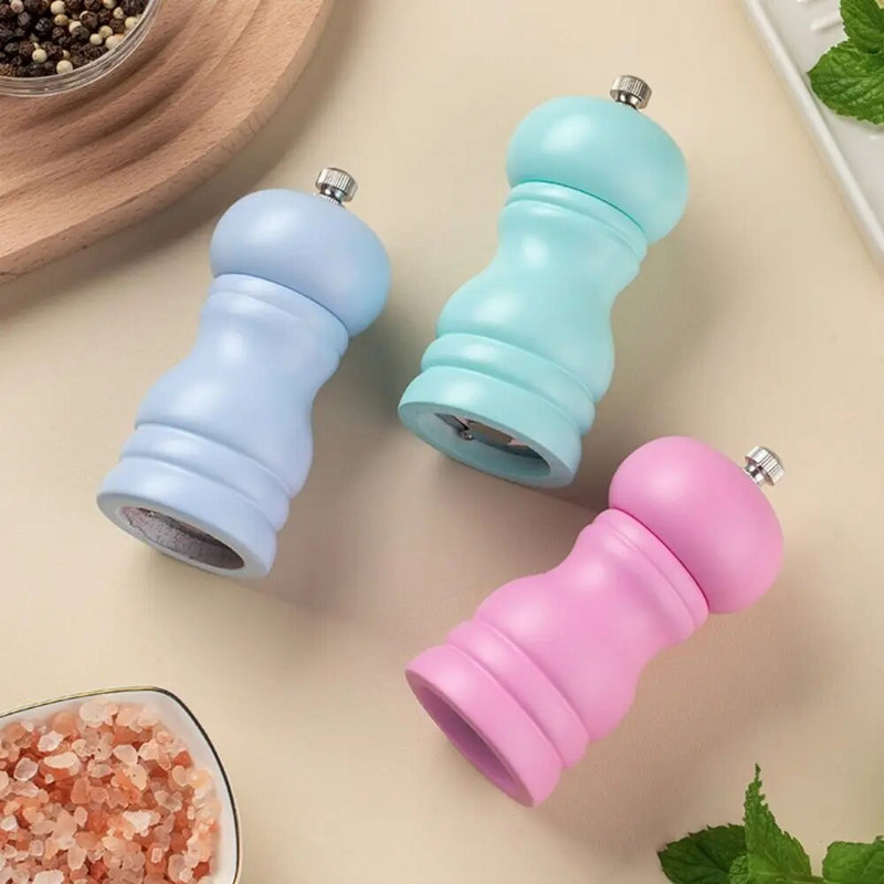 Spalvinga medinė 4 colių druskos ir pipirų malūnėlis su keramikine šlifavimo šerdimi, rankiniu būdu reguliuojamas prieskonių buteliukas, reguliuojamas dalelių storis