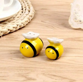 Posuđe za kuhanje u keramičkoj posudi za sol i papar u stilu leteće pčele