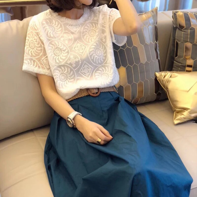 Ljeto 2020. Nove ženske bijele čipkaste bluze Modne čipkane majice kratkih rukava O-izrez Seksi majice Odjeća 9655 Uredske dame Elegantne majice