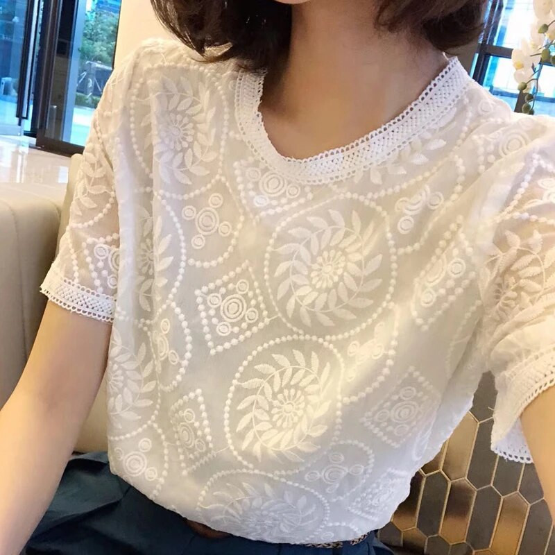 Ljeto 2020. Nove ženske bijele čipkaste bluze Modne čipkane majice kratkih rukava O-izrez Seksi majice Odjeća 9655 Uredske dame Elegantne majice