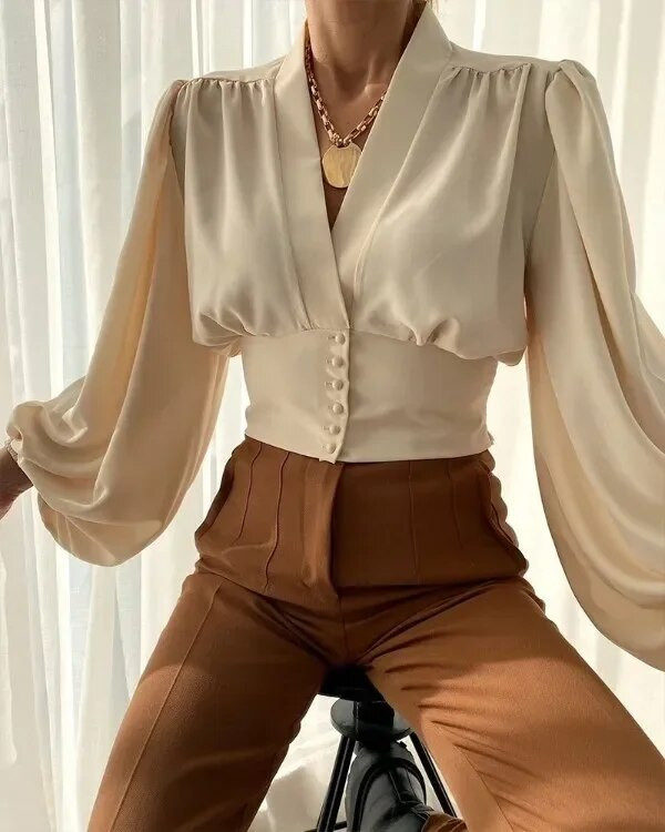 2024 m. pavasario satino moteriška palaidinė Raudona ilgomis Žibintinėmis rankovėmis sagomis V formos iškirpte Elegantiški moteriški marškiniai Pavasario mados vintažinis moteriškas viršus