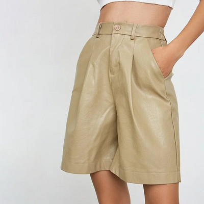 Pantaloni scurți din piele sintetică pentru femei Pantaloni scurți din piele artificială cu picior lat de calitate cu buton în stil englezesc Pantaloni scurți largi cu talie înaltă pentru femei Îmbrăcăminte pentru femei