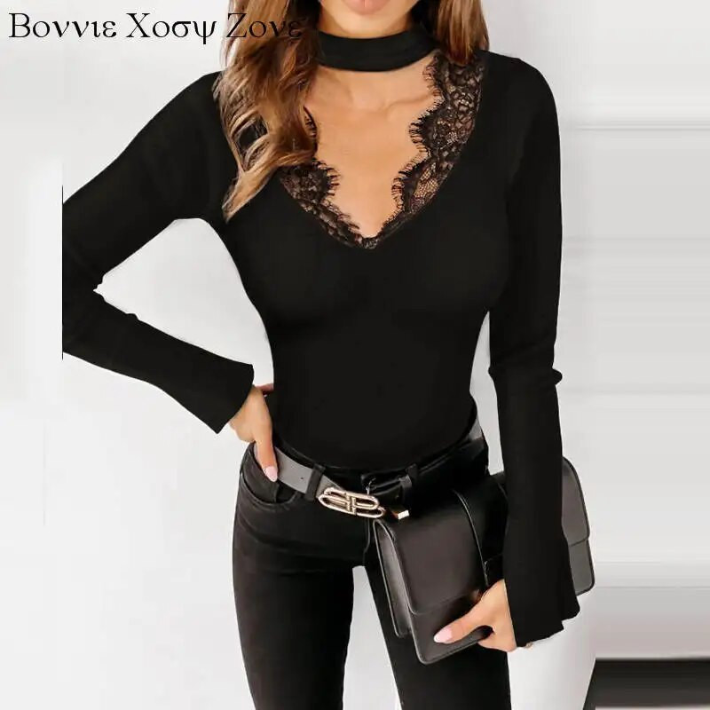 Női kiszélesedő ujjú V nyakú, csipkeszegélyű, kivágott csengő ujjú bordás kötött felső