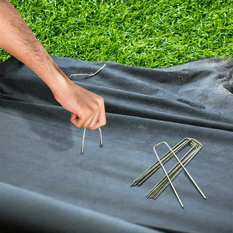 U formos cinkuoti antžeminiai inkarai, kuoliukai, smeigtukai, skirti vejos tvirtinimui, velėna, piktžolių barjeras kraštovaizdžio žolės audinio tinklelis