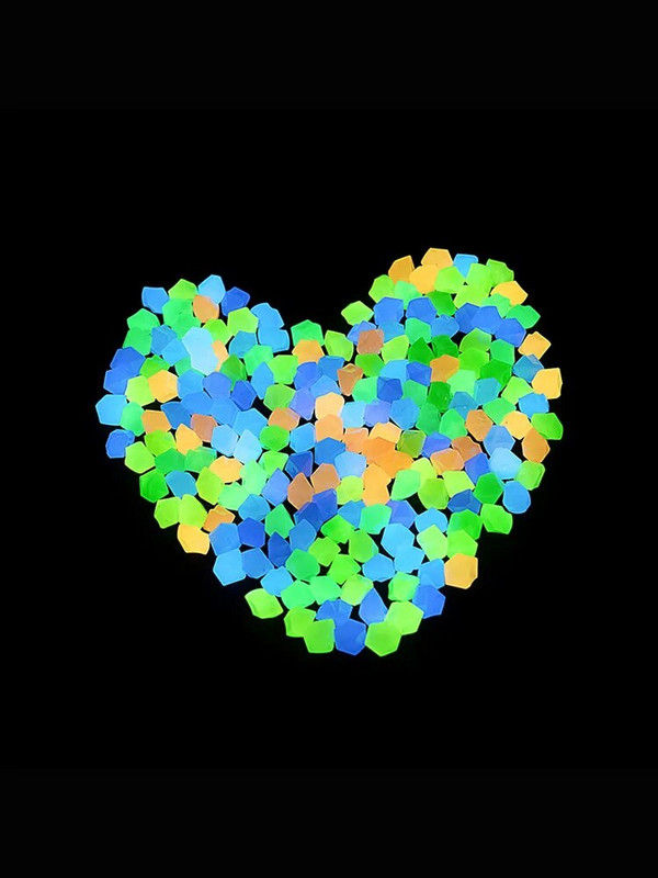 Šviečiantys akmenukai akvariumas šviečiantis akmuo žuvų bako apdaila kiemo veja lauko šviečiantis akmeninis trinkelės tamsoje