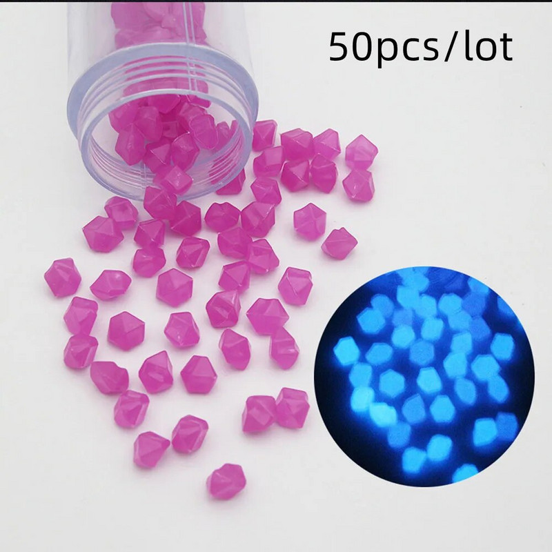 Šviečiantys akmenukai akvariumas šviečiantis akmuo žuvų bako apdaila kiemo veja lauko šviečiantis akmeninis trinkelės tamsoje