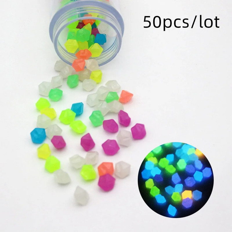 Šviečiantys akmenukai akvariumas šviečiantis akmuo žuvų bako apdaila kiemo veja lauko šviečiantis akmeninis trinkelės tamsoje