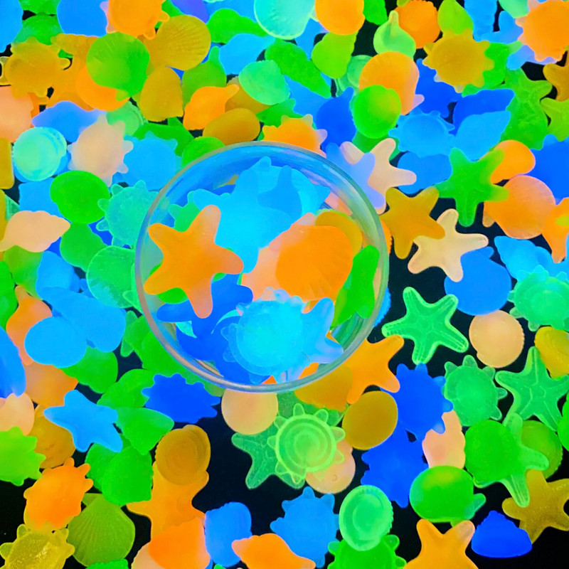 Šviečiantys žėrintys akmenukai kriauklės formos jūros žvaigždžių kriauklė, skirta tvenkinių stalo takams sodo švytėjimo tamsoje akmenukų dekoras 10/50 vnt.