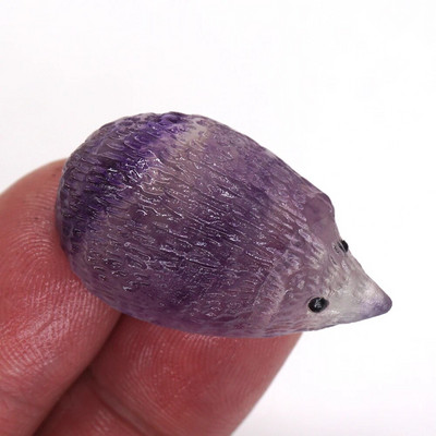 1,2"-es mini sündisznó szobor természetes kőből, fluoritból faragott otthoni dekoráció gyógyító kristály Reiki figura drágakövek dísz ajándék 1 db