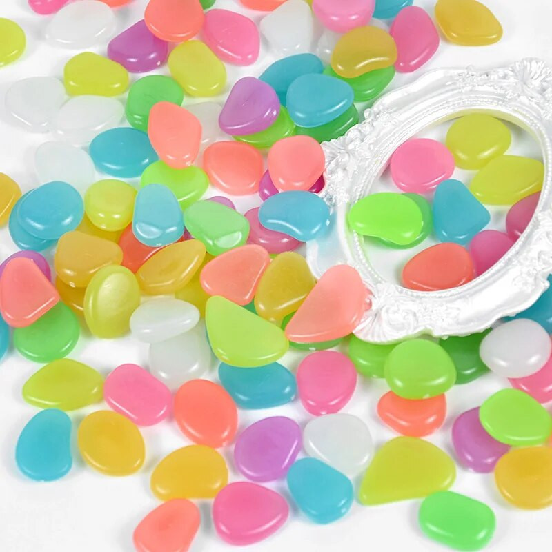 25/50 vnt. Tamsiai šviečiantys lauko akmenys Akmenukai Sodas Žuvims rezervuaras Kieme terasa Vejos takai Šviečiantys akmenukų papuošimai