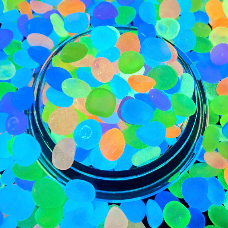 200 vnt./stal. Šviečiantys akmenukai uolų sodo papuošalai Akmens švytėjimas tamsoje sode, takams žuvų bako papuošimams