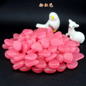 20 DB kerti dekoráció világító kövek sötétben világító dekoratív kavicsok kültéri akvárium dekoráció kavicsos sziklák akváriumában