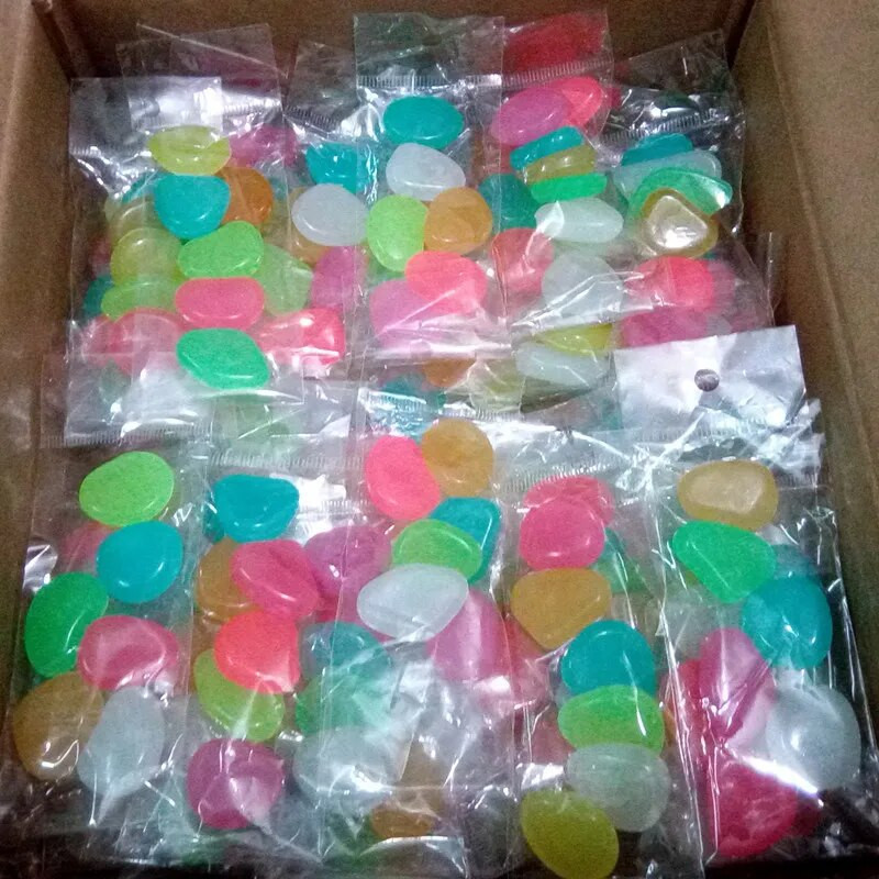 20 DB kerti dekoráció világító kövek sötétben világító dekoratív kavicsok kültéri akvárium dekoráció kavicsos sziklák akváriumában