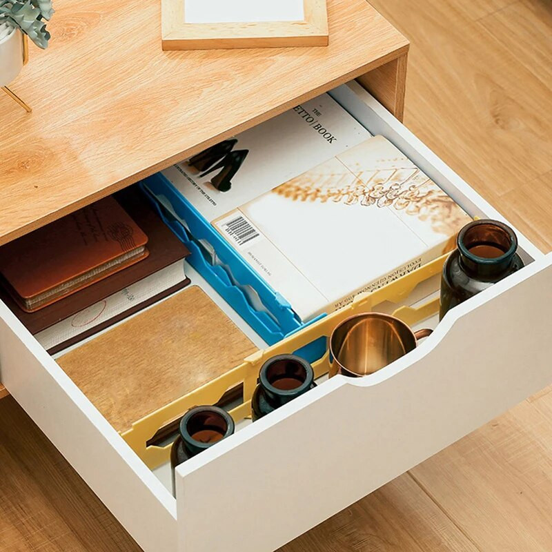 Reguliuojami stalčių skirstytuvai Tvarkyklės drabužių skyriklis, skirtas makiažui.