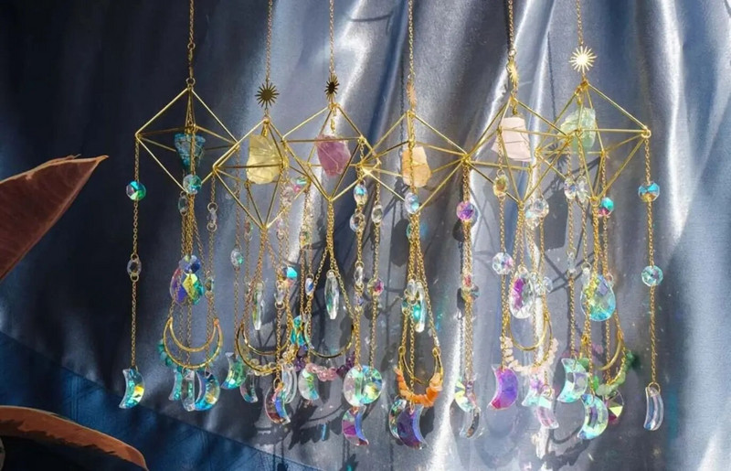 Ljubičasti kristalni hvatač sunca Luksuzni sjajni privjesak Lovac sunca Rainbow Maker Viseći ukras Dekoracija doma Prizma Dekoracija sobe 2023.