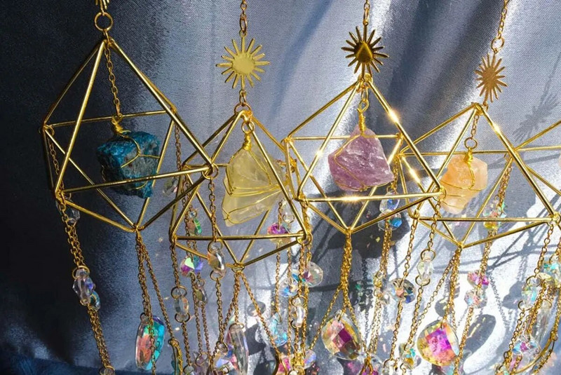 Ljubičasti kristalni hvatač sunca Luksuzni sjajni privjesak Lovac sunca Rainbow Maker Viseći ukras Dekoracija doma Prizma Dekoracija sobe 2023.