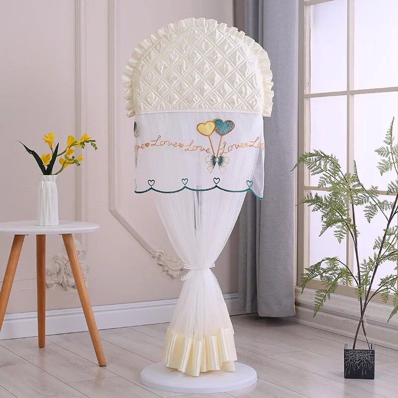 Universalus elektrinis ventiliatoriaus apsauginis dangtelis nuo dulkių Buitinis vertikalus grindų ventiliatoriaus dulkių dangtelis, apsaugantis nuo ventiliatoriaus mentelių senėjimo.