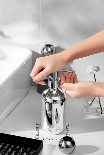 Сребърно покритие Дозатор за сапун Бутилка Огледало Ръчна преса Шампоан за многократно пълнене Лосион за тяло Дозатор за сапун за ръце Контейнер за баня