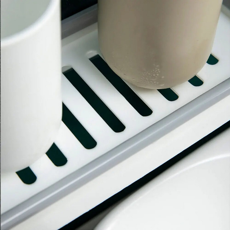 Vonios kambario besisukantis stovas, montuojamas ant sienos