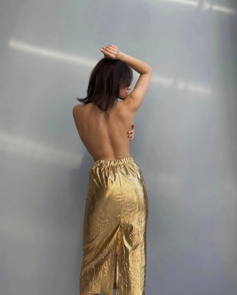 Zlatna metalik boja suknja visokog struka Ženska seksi uska ravna suknja s dugim leđima 2024. Proljeće Jesen Lady Club Streetwear