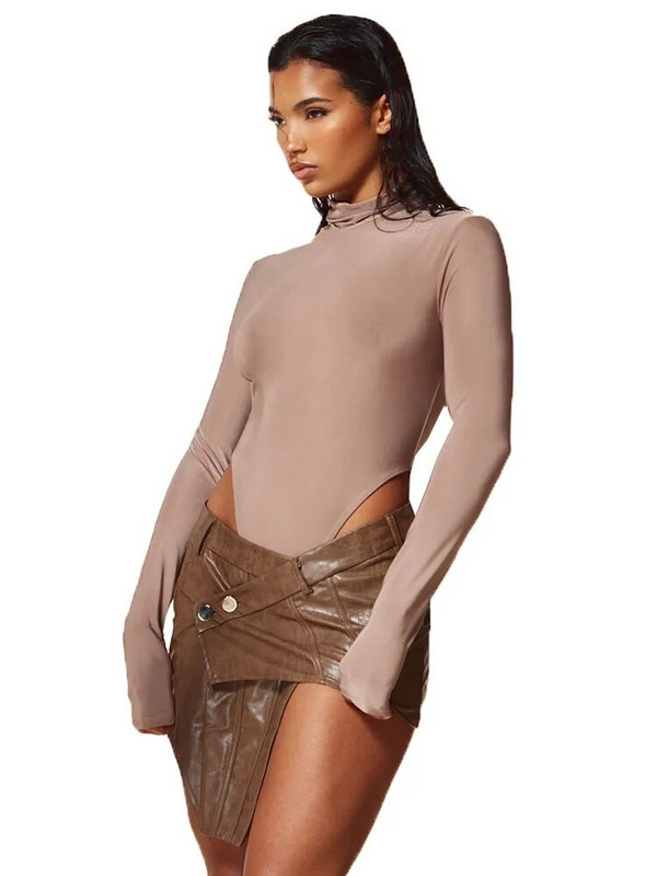 DEAT Modna ženska polusuknja od PU kože s asimetričnim gumbima Smeđa minica niskog struka na bokove Proljeće 2024. Nova plima 7AB2954