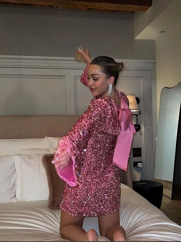 Módne jednofarebné flitrované šaty pre ženy, elegantné dámske okrúhle výstrihové mini spoločenské šaty s mašľou 2023, nové elegantné dlhé rukávy, vianočné šaty