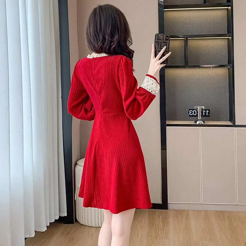 2023 Jesen Zima Vintage Elegance Crvena samtasta mini haljina Ženska V-izrez Lanternasti rukavi Čipka patchwork Tanka svečana haljina A kroja