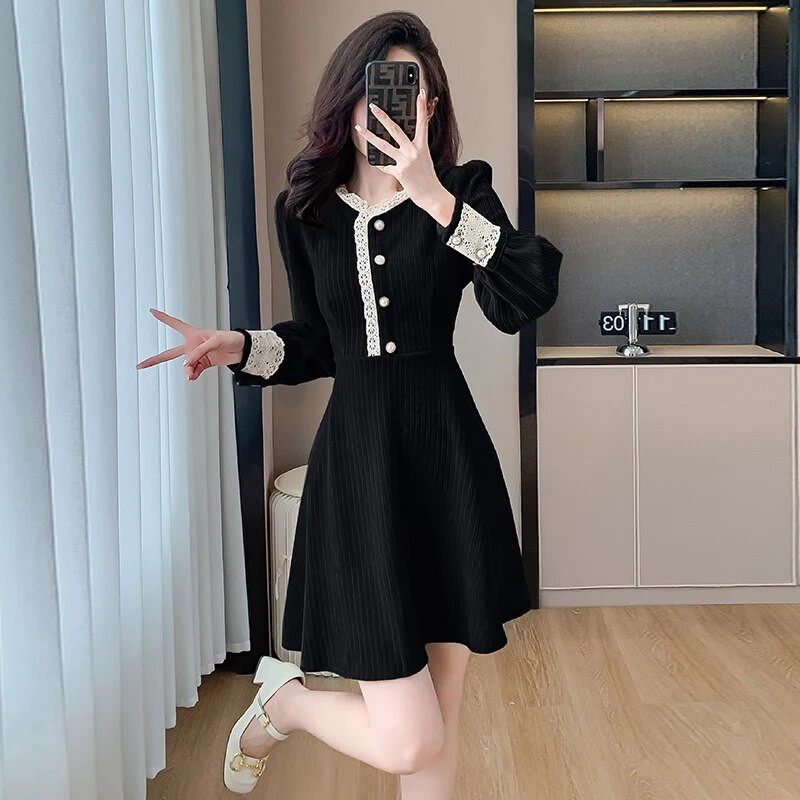 2023 Jesen Zima Vintage Elegance Crvena samtasta mini haljina Ženska V-izrez Lanternasti rukavi Čipka patchwork Tanka svečana haljina A kroja