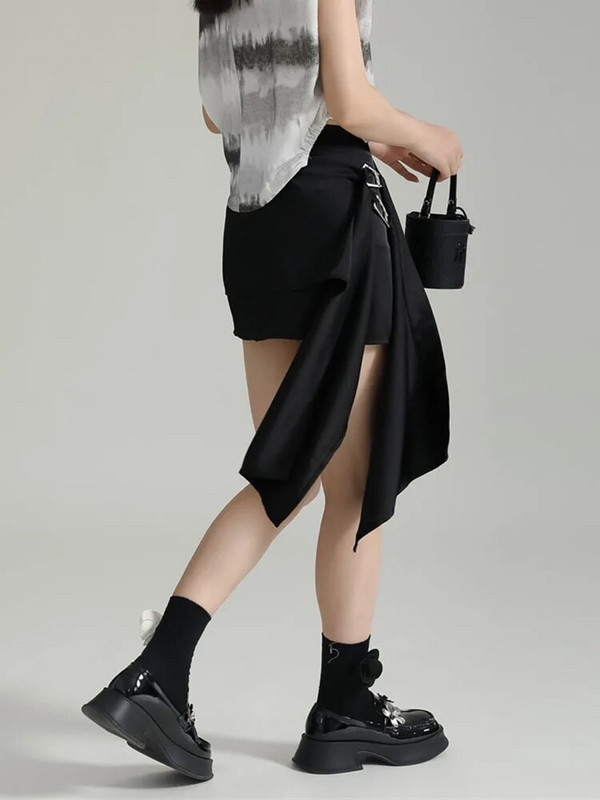 [EAM] Ženska crna nepravilna metalna dekoracija Mini suknja do pola tijela visokog struka Fashion Tide Novo proljeće ljeto 2024. 1DF9553