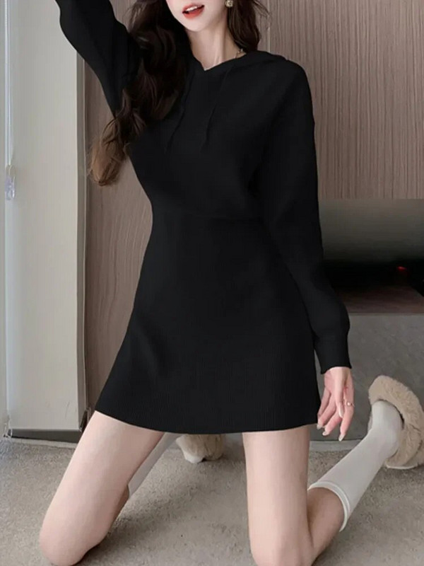Mini pletené šaty pre ženy s dlhým rukávom, streetwear, kórejské módne šaty, štíhle jednofarebné šaty s kapucňou, sladké jesenné a zimné šaty 2023