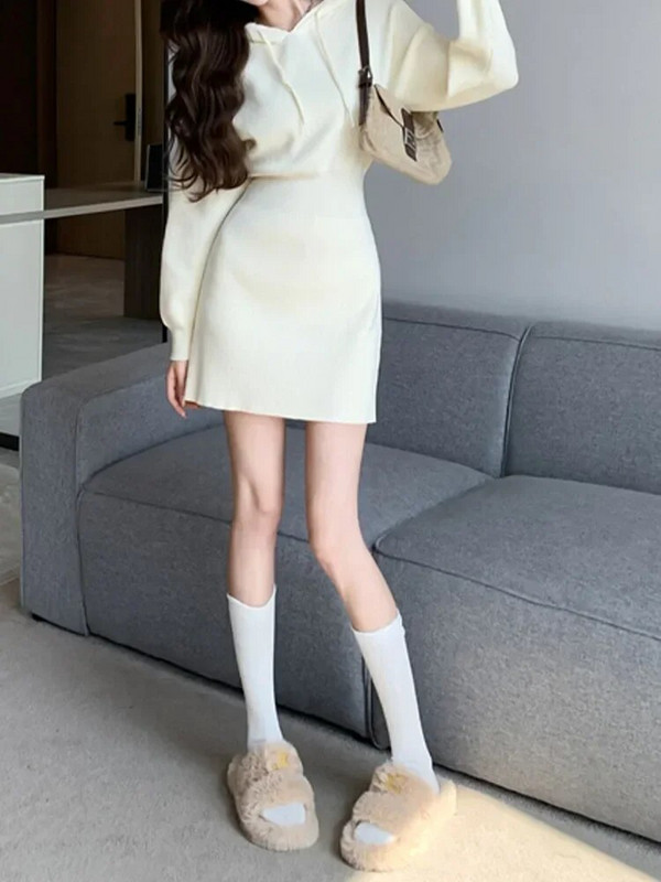 Mini pletené šaty pre ženy s dlhým rukávom, streetwear, kórejské módne šaty, štíhle jednofarebné šaty s kapucňou, sladké jesenné a zimné šaty 2023