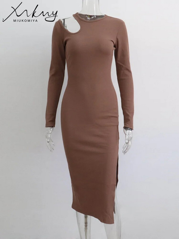 MiuKoMiYa Hollow Out hosszú ujjú ruhák női szexi fekete nyakú 2024 vékony MIdi cérnával oldalt hasított ruhák női hosszú ujjú