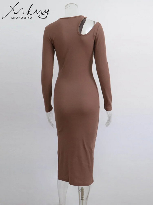 MiuKoMiYa Hollow Out hosszú ujjú ruhák női szexi fekete nyakú 2024 vékony MIdi cérnával oldalt hasított ruhák női hosszú ujjú