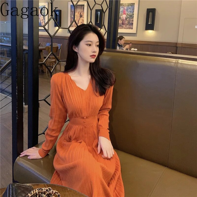 Gagaok ruhák őszi téli női 2023 új francia V nyakú tömör kötött ruha, hosszú vintage, egyedi A-vonalú alátét Vestidos