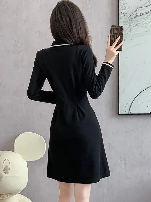 2024 Μαύρο μακρυμάνικο πόλο γιακά κοντό φόρεμα σε γραμμή Α Γυναικείο κομψό καθημερινό φόρεμα σπιτιού Φθινοπωρινό χειμερινό κορεατικό vintage φόρεμα Hepburn