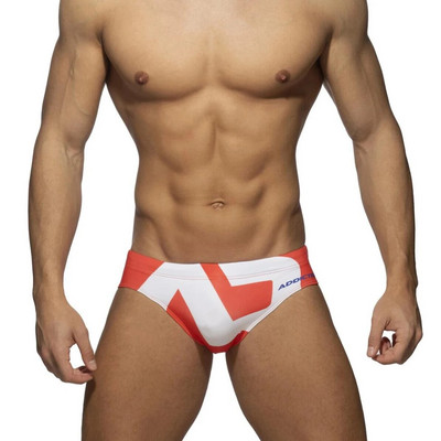 Costume de baie pentru bărbați noi, la modă, triunghi, costum de baie sexy european și american, pantaloni scurți imprimați, vacanță la plajă