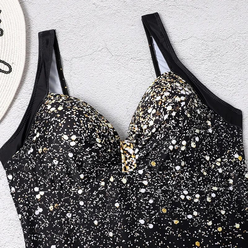 Suvised ühes tükis suured kinnised ujumistrikoodid, suures suuruses ujumisriided, naiste ujumiskostüümid, basseini jaoks mõeldud rannarõivad naiste ujumiskostüümid