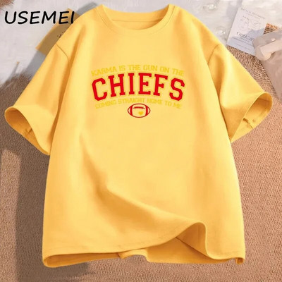 Μπλουζάκι Plus Size, κοντομάνικο βαμβακερό μπλουζάκι Karma Is The Guy on The Chiefs Coming Straight Home To Me T Shirt Women American