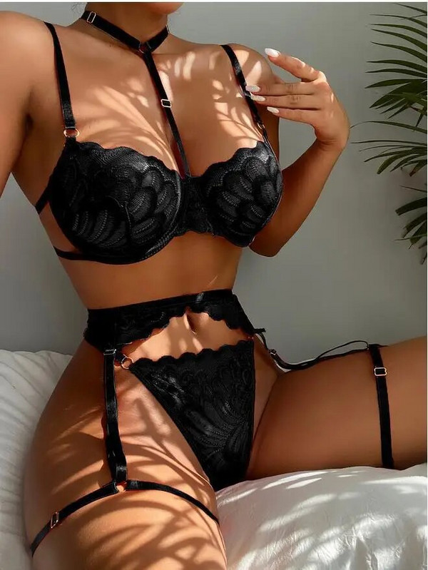 Ženski seksi komplet donjeg rublja Čipkasto donje rublje Odijelo za žene Mrežasti izdubljeni grudnjaci Odijela Ženski grudnjak Tange Trodijelno donje rublje