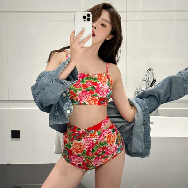 2024. aasta naiste bikiinid, kaheosaline ujumistrikoo suur lillemustriga, seksikas kõrge vöökohaga ujumisriided, sidemega salendav ranna kuumaveeallika ujumistrikoo