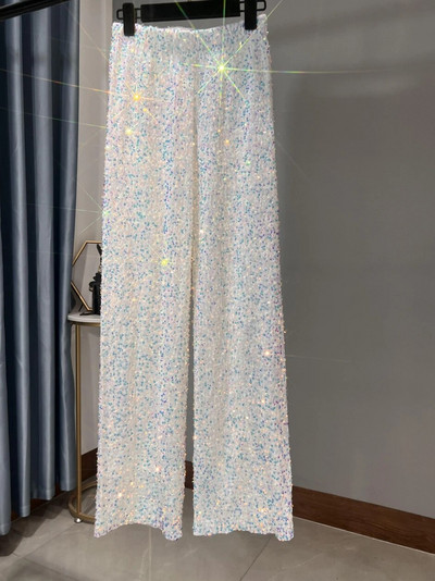 Baršunaste šljokičaste tajice s izduženim privjescima uske su i svjetlucave ležerne hlače ravnih nogavica za žene